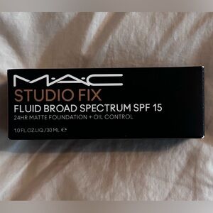 MAC Studio Fix Fluid Foundation SPF 15 NW20